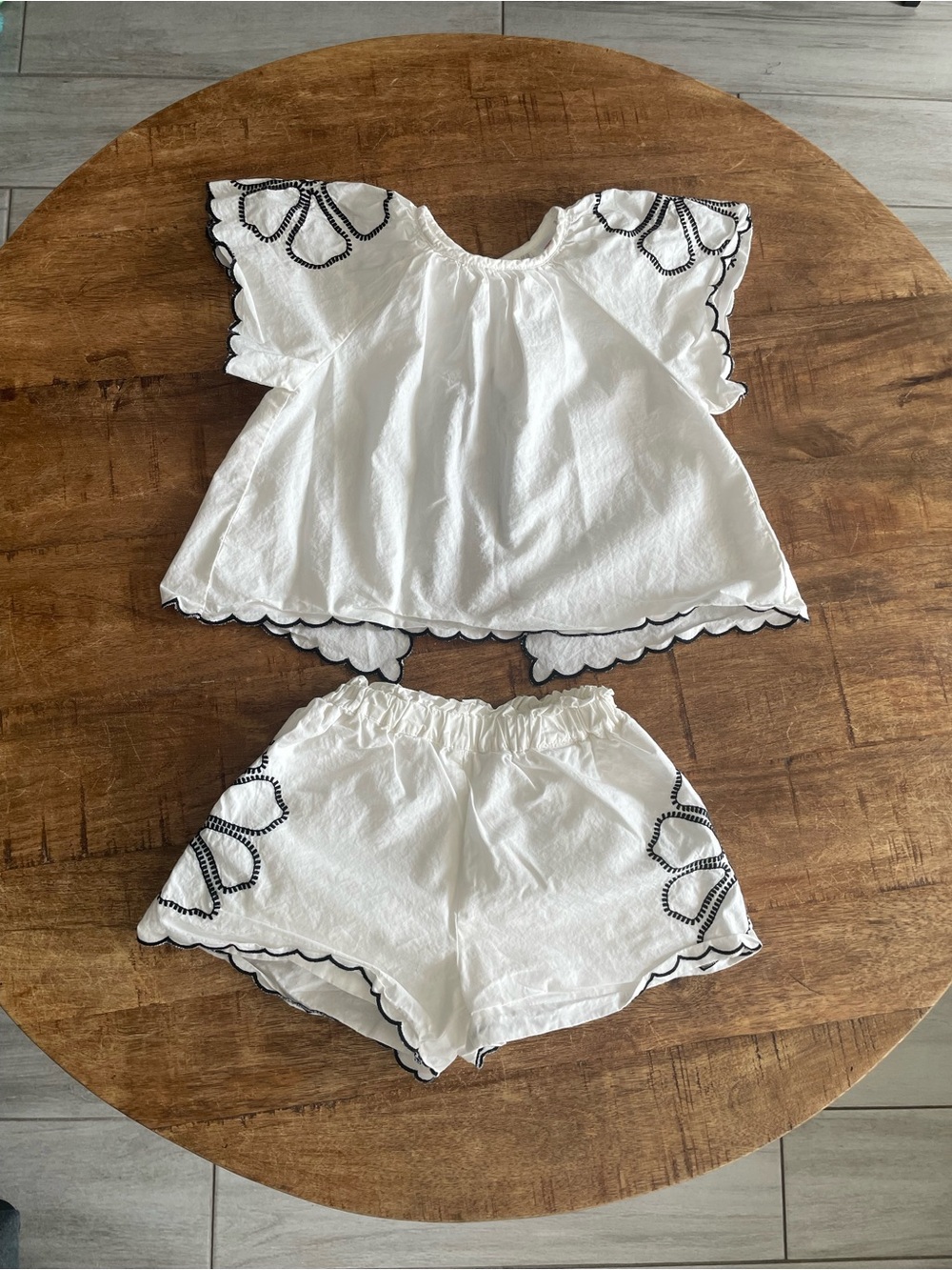 ZARA Ruffled Embroidered Set - Picture 5 of 8